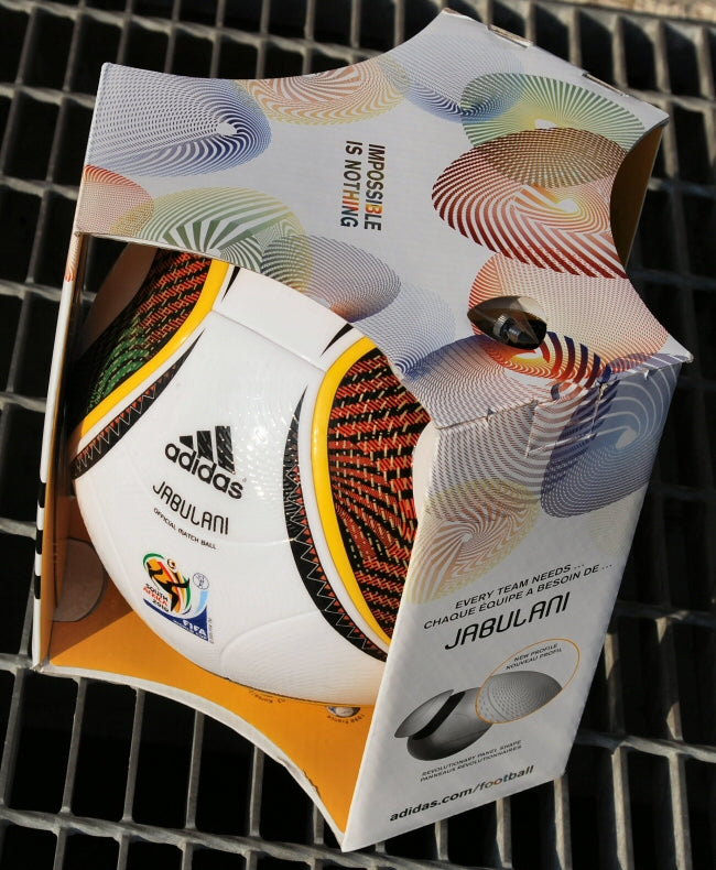 Adidas Jabulani - vista frontale con logo FIFA World Cup 2010