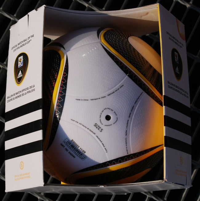 Adidas Jabulani - dettaglio logo e nome