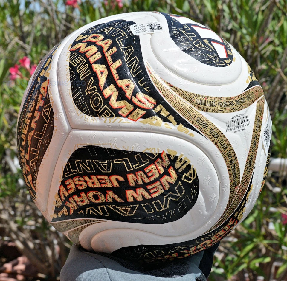 Adidas Trionda Finals Pro – vista con logo FIFA Quality Pro