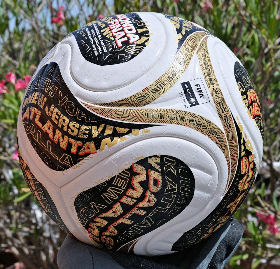 Adidas Trionda Finals Pro – vista completa pallone