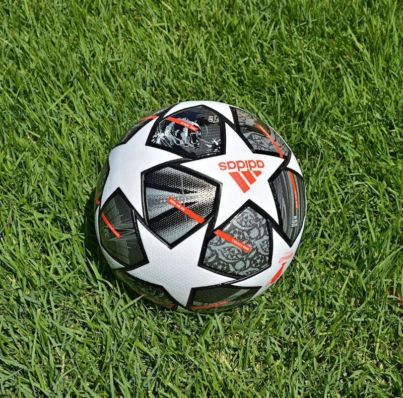 Adidas Istanbul Final 21 – Box fronte UEFA Champions League