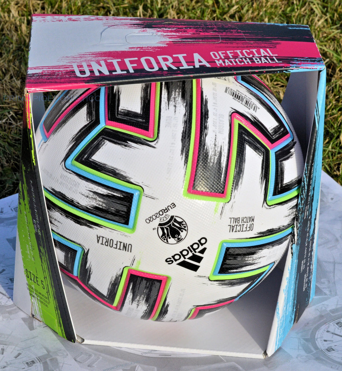 Adidas Uniforia Pro – Pallone nella box originale, vista frontale