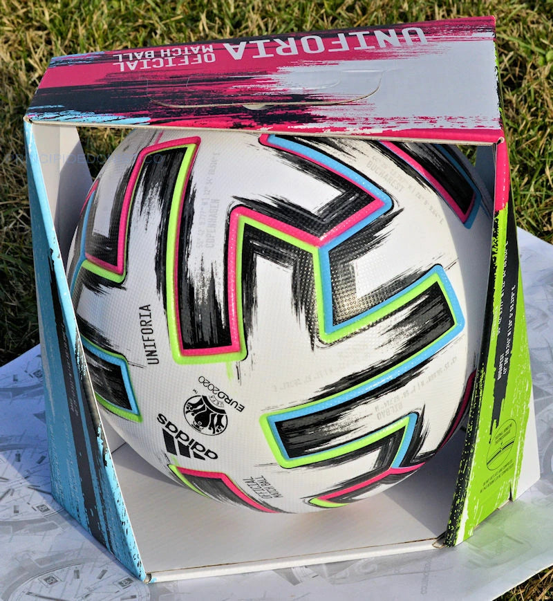 Adidas Uniforia Pro – Retro box con informazioni prodotto