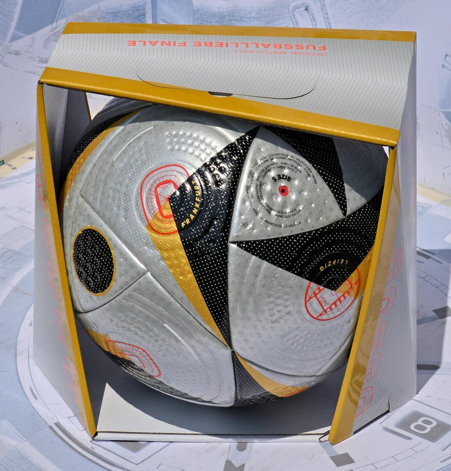 Adidas Fussballliebe Finale Pro – Box laterale con dettagli UEFA EURO 2024