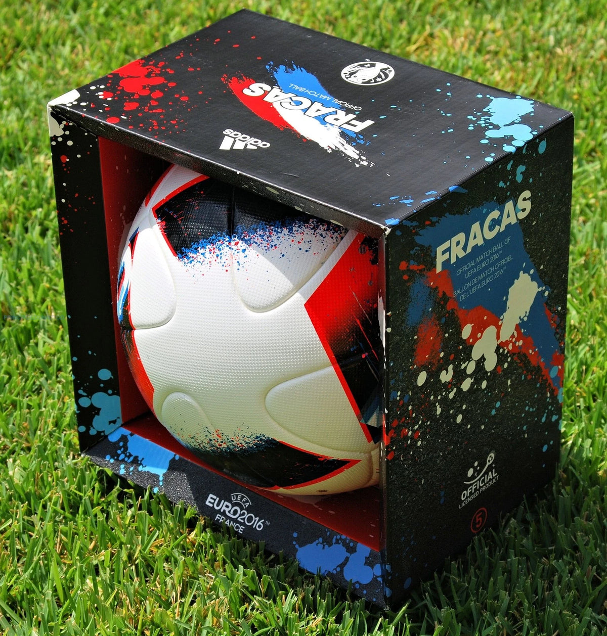 Pallone Adidas Fracas EURO 2016 – vista frontale con logo UEFA EURO 2016 France e scritta Portugal Wales Fracas