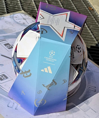 Pallone Adidas UCL Pro 2023-2024 – vista frontale con logo UEFA Champions League Official Matchball