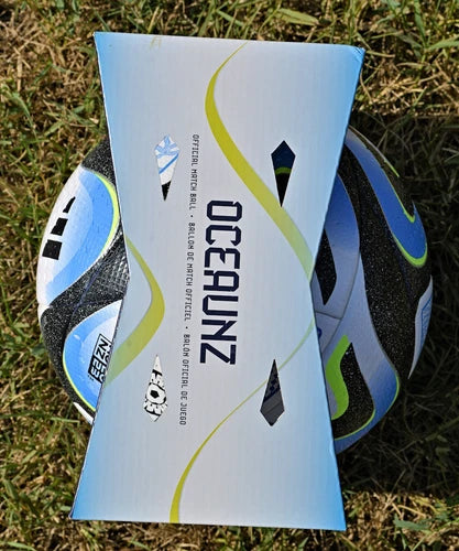 Fronte confezione Adidas Oceaunz Pro con logo FIFA Women's World Cup AU NZ 2023 e Adidas