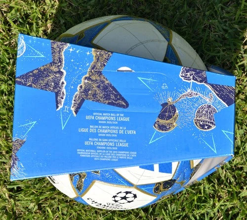 Pallone Adidas UCL 2025-2026 nella confezione aperta