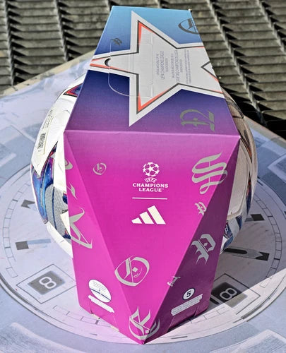 Interno confezione Adidas UCL Pro 2023-2024 con scritta Official Match Ball UEFA Champions League Season 2023/2024