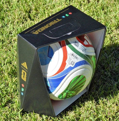 Pallone Adidas Trionda Pro – vista frontale con logo Trionda Pro e FIFA