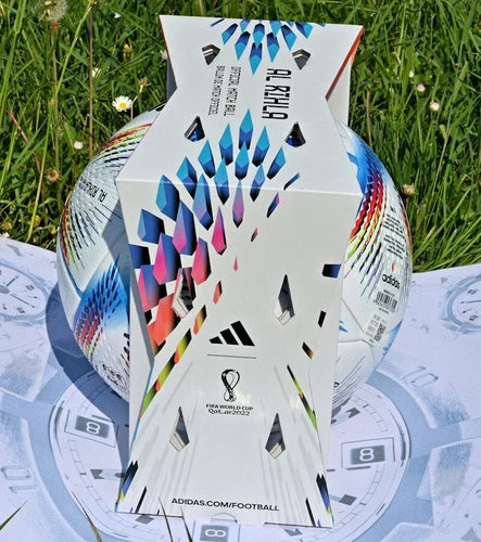 Adidas Al Rihla Pro – vista laterale sull'erba