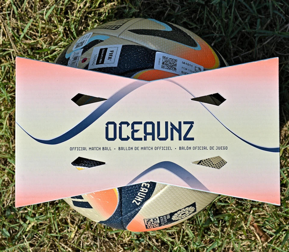 Fronte confezione Adidas Oceaunz Final Pro con logo FIFA Women's World Cup AU NZ 2023