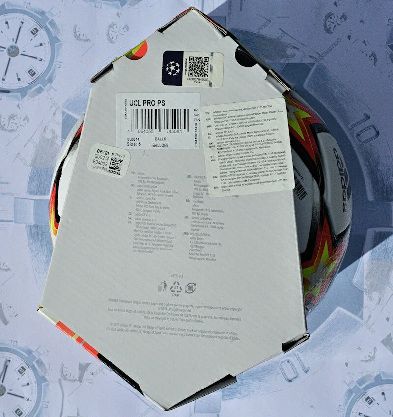 Pallone Adidas UCL 2021-2022 – vista su erba con etichetta FIFA Quality Pro e art. GU0214