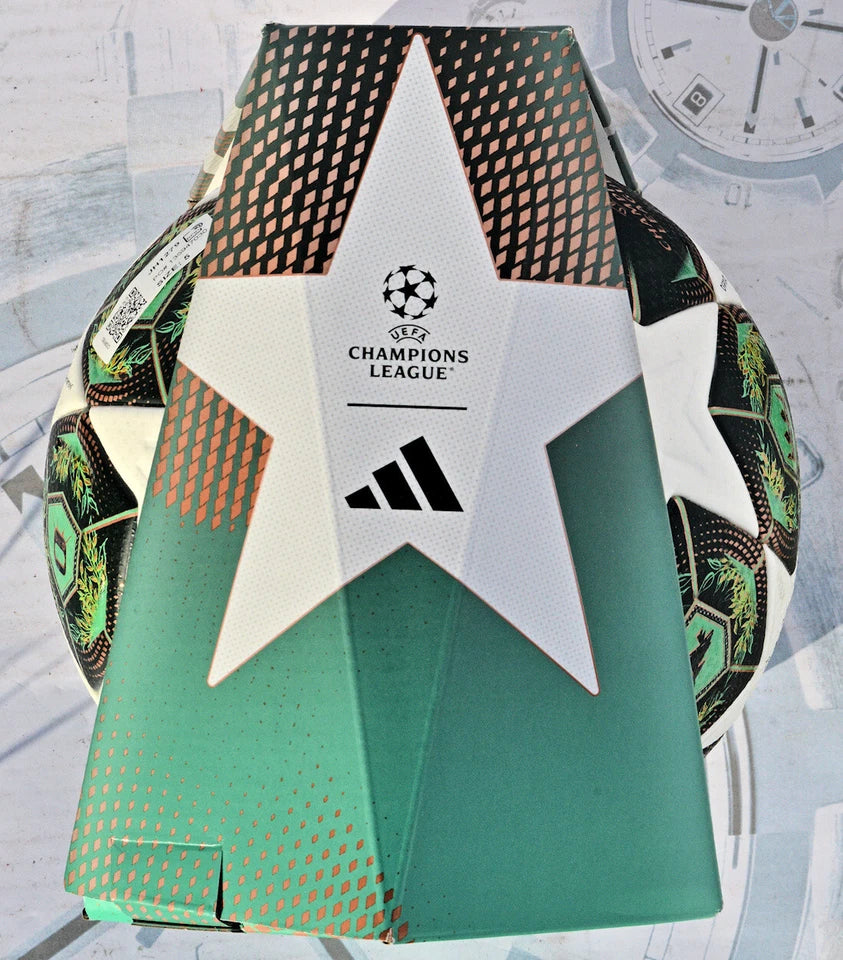 Lato confezione Adidas Munich 25 Final con logo Munich 25 Final e coppa
