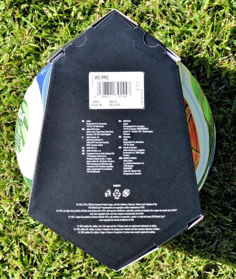 Pallone Adidas Trionda Pro – dettaglio logo FIFA e stelle blu