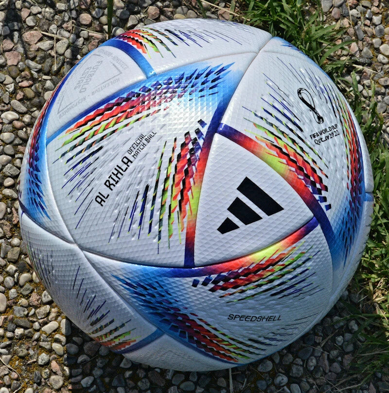 Adidas Al Rihla Pro – dettaglio grafica multicolore