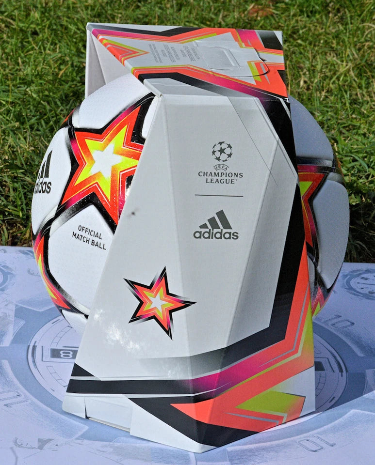 Retro confezione Adidas UCL 2021-2022 con etichetta UCL PRO PS e codice a barre