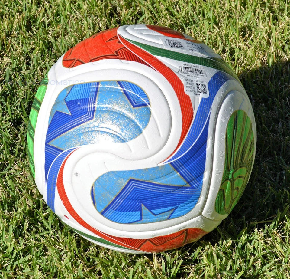 Pallone Adidas Trionda Pro – vista laterale con pannelli rosso arancio
