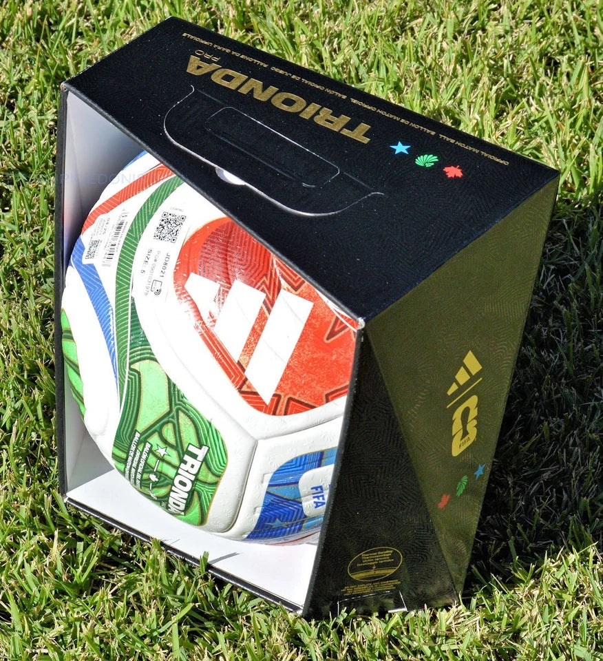 Pallone Adidas Trionda Pro – vista laterale con pannelli rosso e blu
