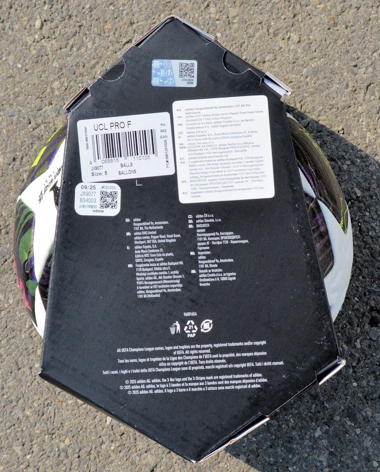 Pallone Adidas Budapest 26 Final – vista laterale con logo Champions League