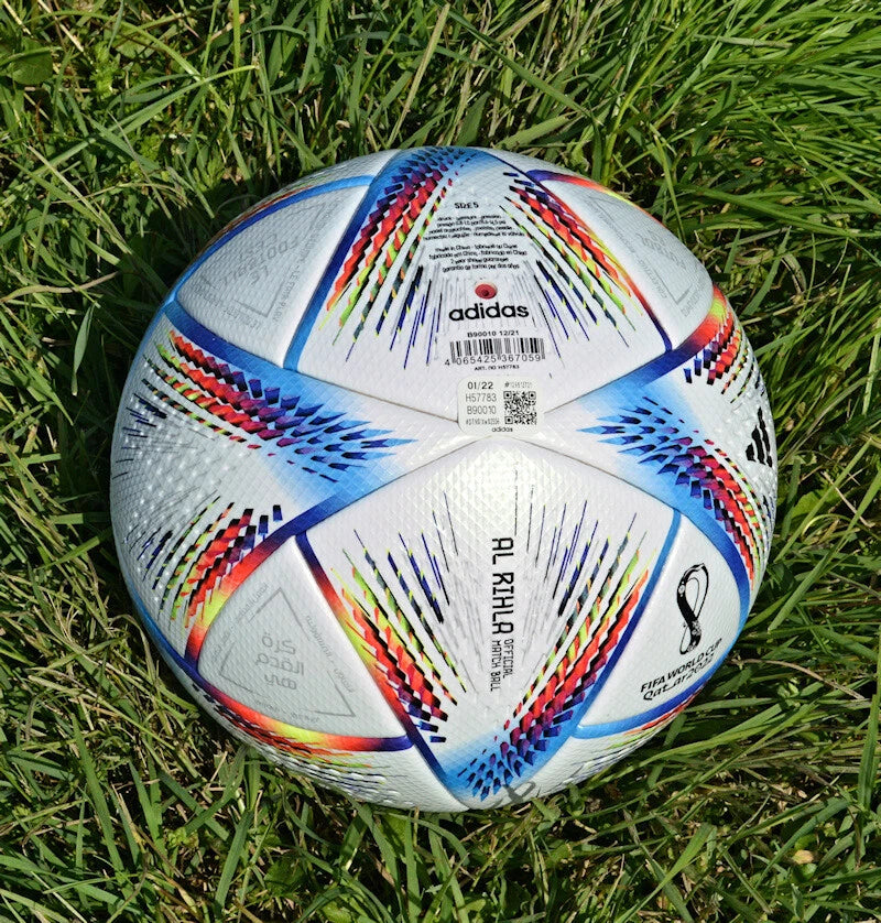Adidas Al Rihla Pro – vista completa su erba