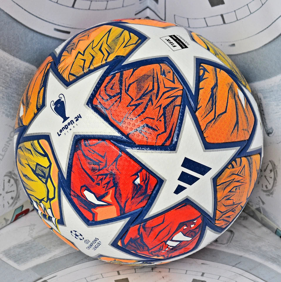 Pallone Adidas London 24 Final – dettaglio pannelli arancio e giallo con leoni