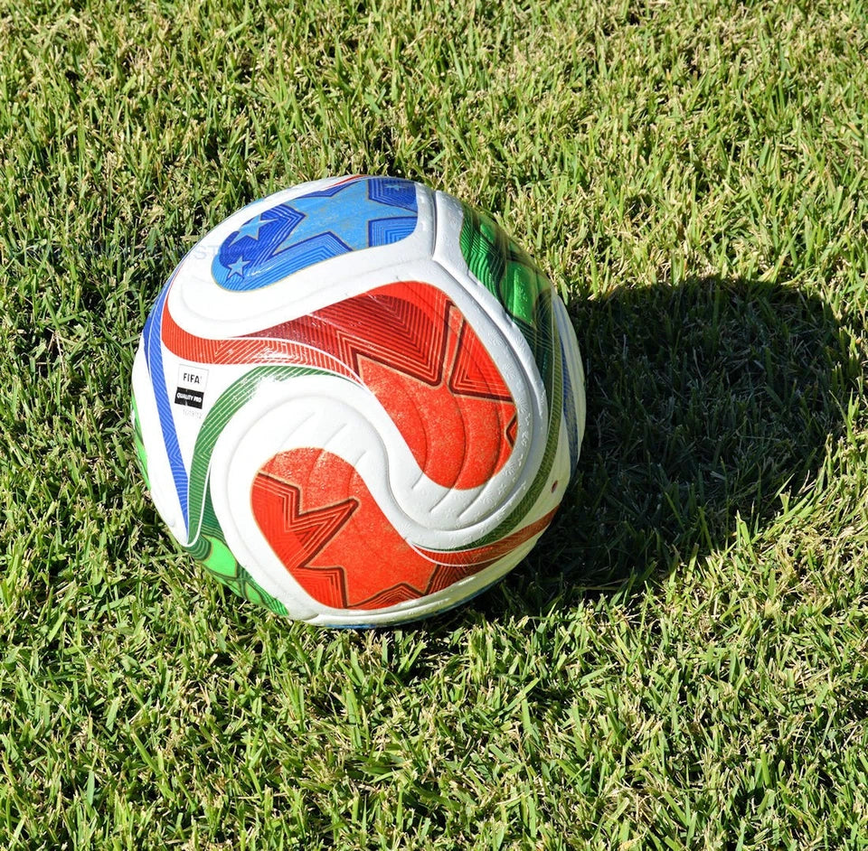 Pallone Adidas Trionda Pro – dettaglio pannelli verdi e logo FIFA Quality Pro 1019112